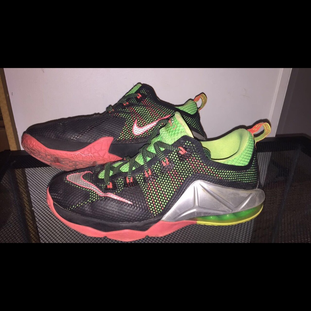 nike LeBron 12